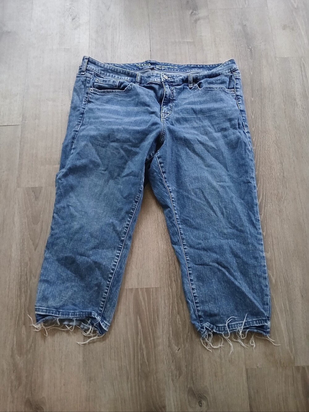 torrid Washed Blue Cropped Frayed-Hem Jeans